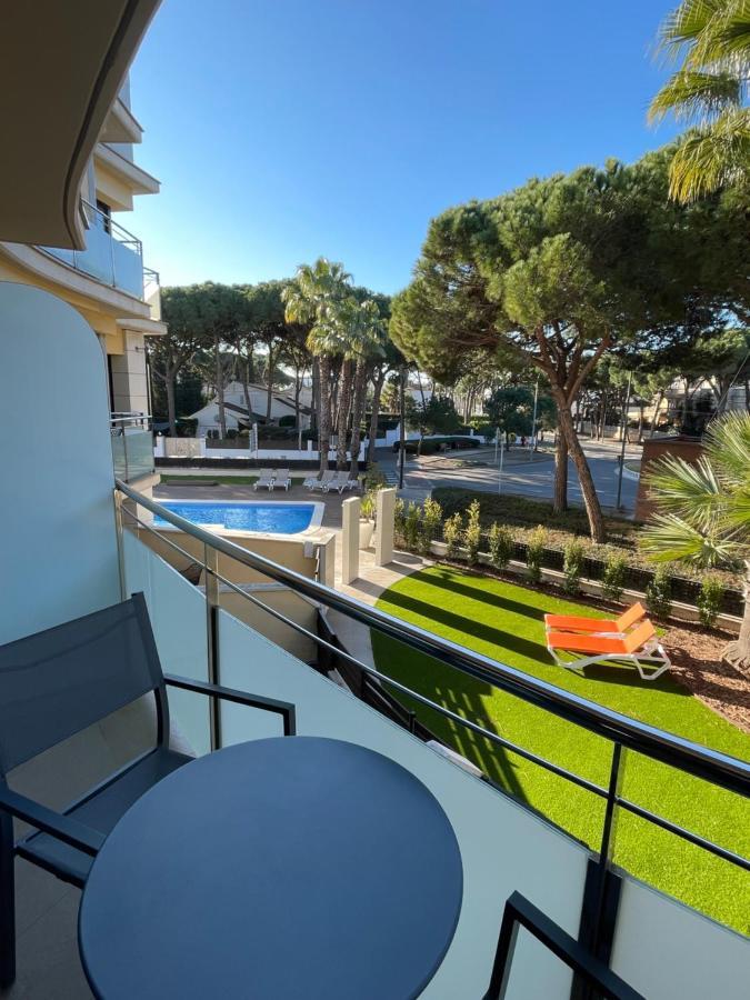 Aparthotel Las Palmeras Castelldefels Zewnętrze zdjęcie